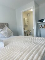 Housesleeps5-parking-garden-privateentrance