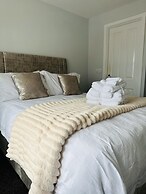 Housesleeps5-parking-garden-privateentrance