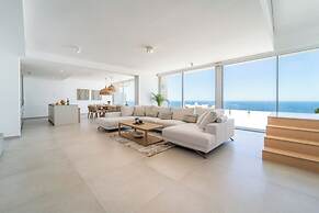 Benalmadena Luxury 4 Bed Apartment Jacuzzi