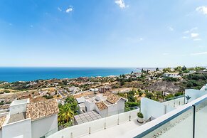 Benalmadena Luxury 4 Bed Apartment Jacuzzi