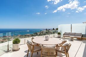 Benalmadena Luxury 4 Bed Apartment Jacuzzi