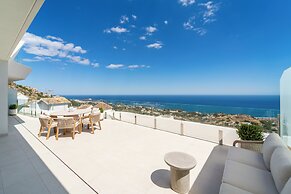 Benalmadena Luxury 4 Bed Apartment Jacuzzi