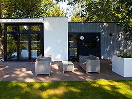 Modern Holiday Home Near the Golf Course, in a Holiday Park, Amsterdam