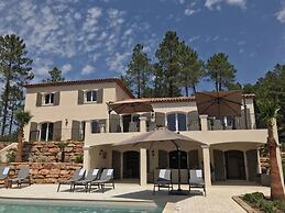 Contemporary Villa With Swimming Pool