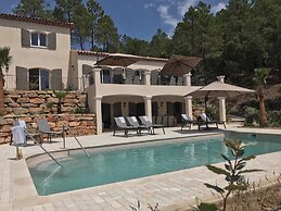 Contemporary Villa With Swimming Pool