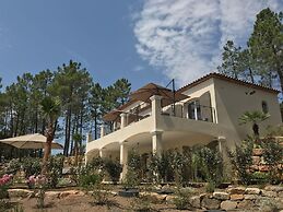 Contemporary Villa With Swimming Pool