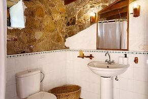 House Sleeps6-parking-garden-pool in Summer-pet