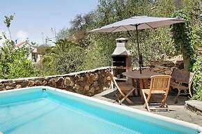 House Sleeps6-parking-garden-pool in Summer-pet