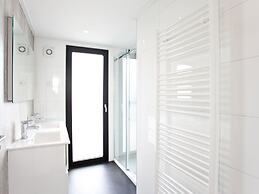 Modern Holiday Home 600 m From the sea