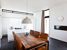 Modern Holiday Home 600 m From the sea