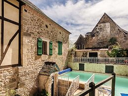 Elegant Holiday Home in Coubjours