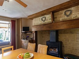 Elegant Holiday Home in Coubjours