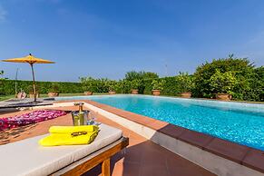 Villa Pallina With Pool