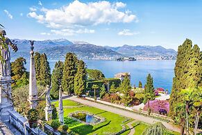 Va Pensiero sul Lago Stunning View
