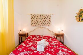 Villa Marzia With Garden and Near the sea