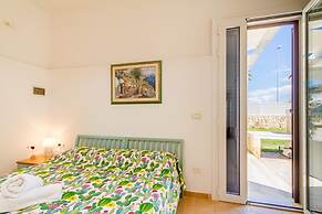 Villa Marzia With Garden and Near the sea