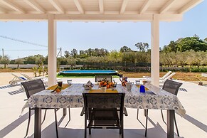 White Villa With Swimming Pool