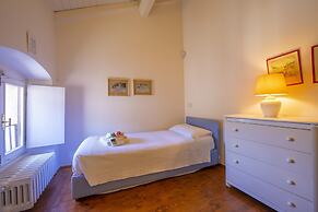 Villa Faccioli Deodara With Shared Pool