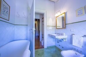 Villa Faccioli Deodara With Shared Pool