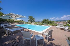 Villa Faccioli Deodara With Shared Pool