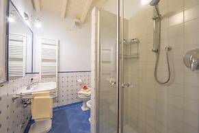 Villa Faccioli Deodara With Shared Pool