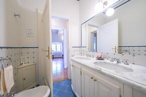Villa Faccioli Deodara With Shared Pool