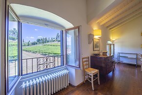 Villa Faccioli Deodara With Shared Pool