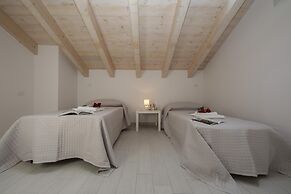 Silver Lake Apartment