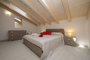 Silver Lake Apartment