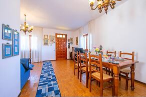 Oasi di Castelveccana Apt Pool and View