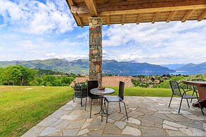 Oasi di Castelveccana Apt Pool and View