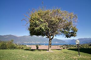 Oasi di Castelveccana Apt Pool and View