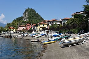 Oasi di Castelveccana Apt Pool and View