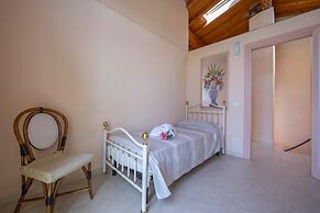 Villa Clara few km From the sea