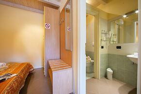 Yellow Apartment Desenzano With Smart TV