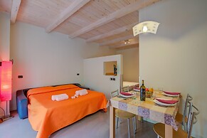 Orange Apartment Desenzano With Wi-fi
