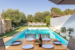 Ta Patee Pool Farmhouse in Gozo