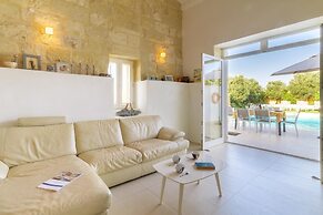 Ta Patee Pool Farmhouse in Gozo