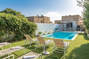 Ta Patee Pool Farmhouse in Gozo