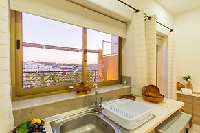 Madonnina Sunny Townhouse in Kalkara