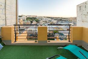 Madonnina Sunny Townhouse in Kalkara