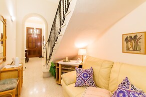Madonnina Sunny Townhouse in Kalkara