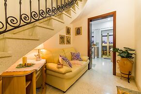 Madonnina Sunny Townhouse in Kalkara