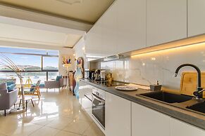 Magnificent Seafront Apartment Sliema