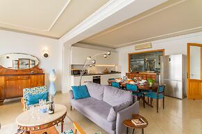 Magnificent Seafront Apartment Sliema