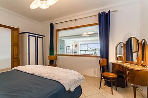 Magnificent Seafront Apartment Sliema