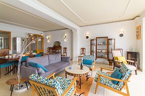 Magnificent Seafront Apartment Sliema