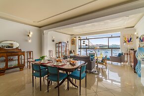 Magnificent Seafront Apartment Sliema