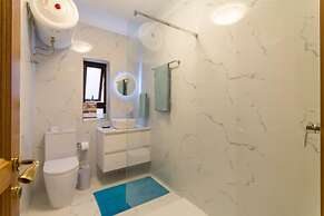 Magnificent Seafront Apartment Sliema