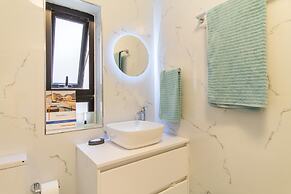 Magnificent Seafront Apartment Sliema